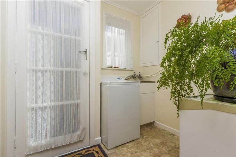 Photo of property in 70 Hillcrest Avenue, Hillcrest, Auckland, 0627
