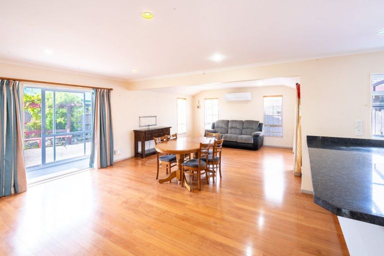 Photo of property in 2 Rosebank Avenue, Kelvin Grove, Palmerston North, 4414