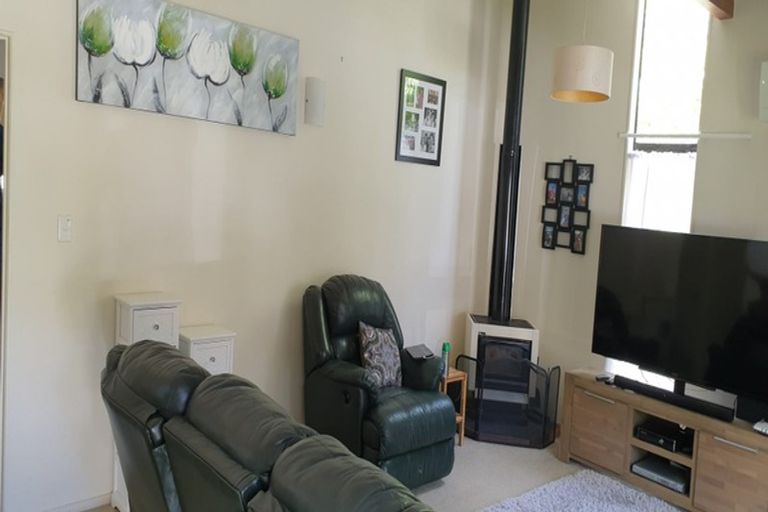 Photo of property in 51 Topliss Drive, Northcross, Auckland, 0632