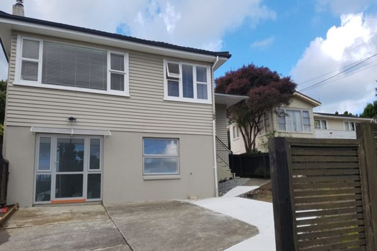 Photo of property in 2/7 Selwyn Crescent, Forrest Hill, Auckland, 0620