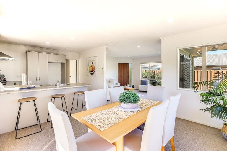 Photo of property in 18b Abergeldie Way, Cambridge, 3434