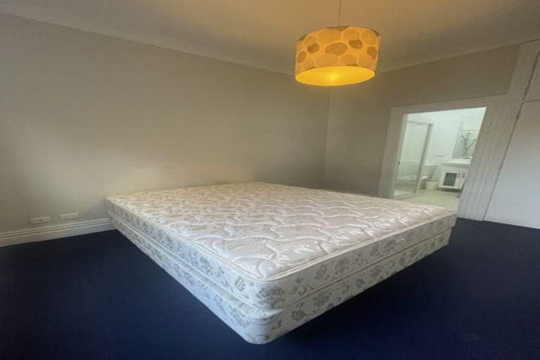 Photo of property in 152 Kelburn Parade, Kelburn, Wellington, 6012