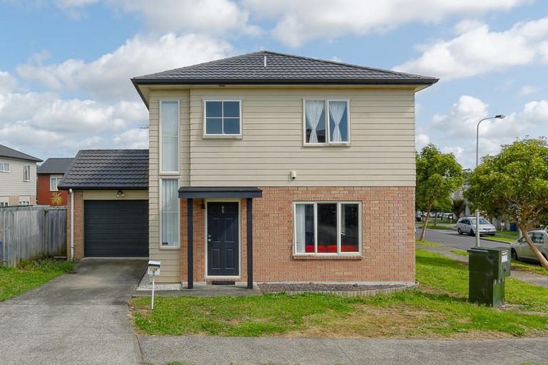 Photo of property in 9 Brashier Circle, Sunnyvale, Auckland, 0612