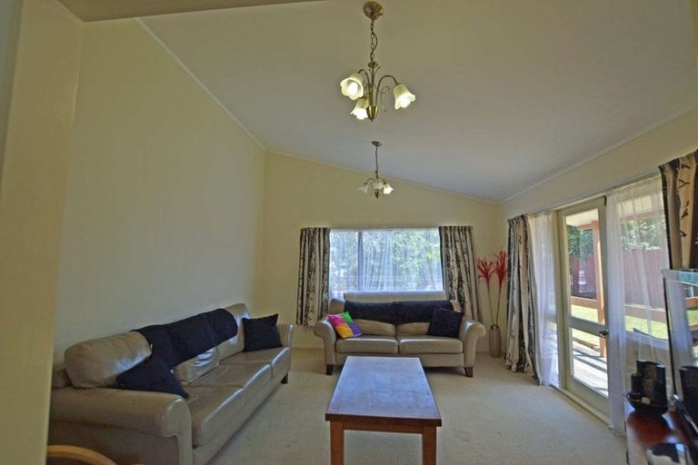 Photo of property in 3 Madigan Place, Glendene, Auckland, 0602