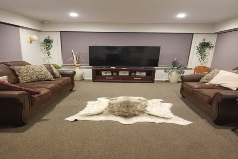 Photo of property in 145 Hutchinsons Road, Bucklands Beach, Auckland, 2014