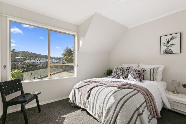 Photo of property in 27 Paddington Grove, Karori, Wellington, 6012