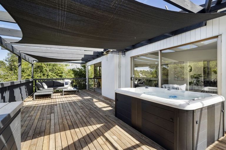 Photo of property in 154 Stapleford Crescent, Browns Bay, Auckland, 0630