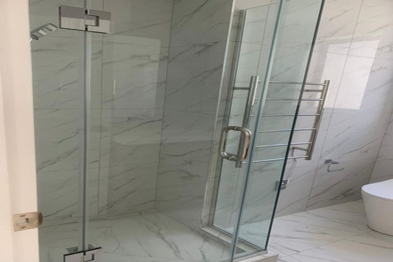 Photo of property in 28 Parahau Road, Papakura, 2110