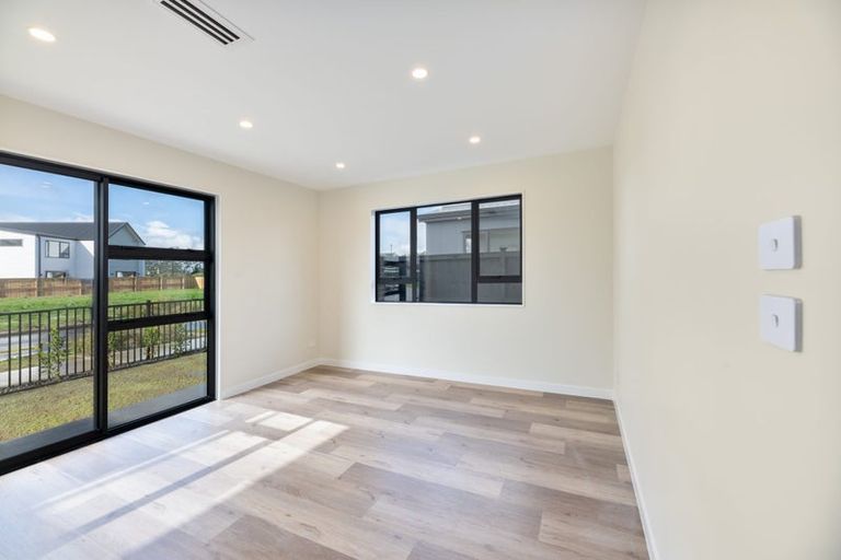Photo of property in 5 Babos Avenue, Kumeu, 0810