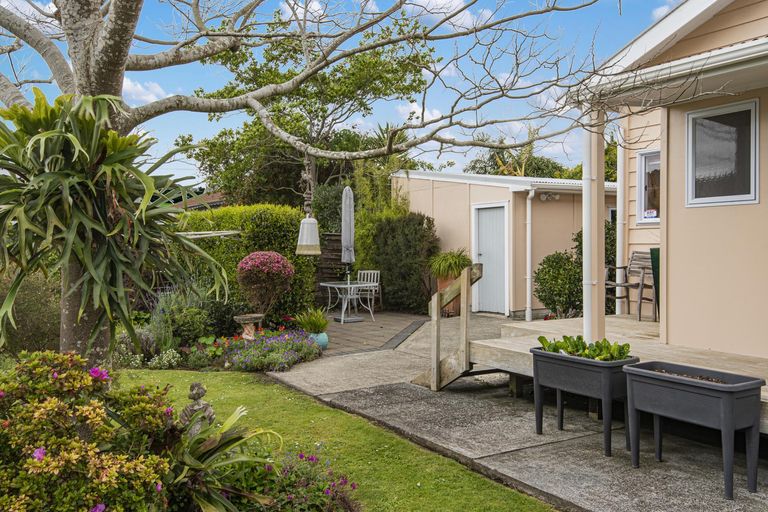 Photo of property in 2 Henry Street, Kensington, Whangarei, 0112