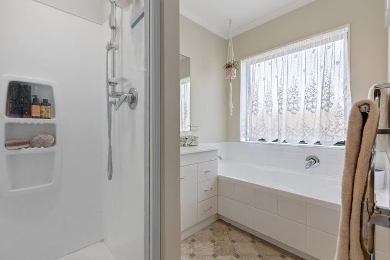 Photo of property in 3a Simons Street, Moturoa, New Plymouth, 4310