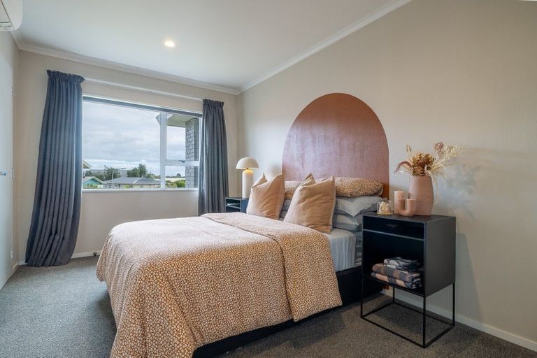 Photo of property in 37 Sheridan Crescent, Leamington, Cambridge, 3432