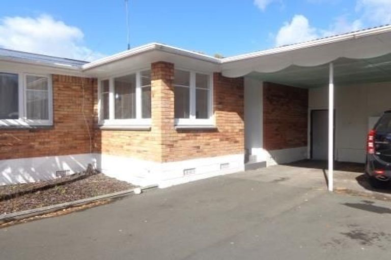 Photo of property in 3/42 Lincoln Road, Henderson, Auckland, 0610