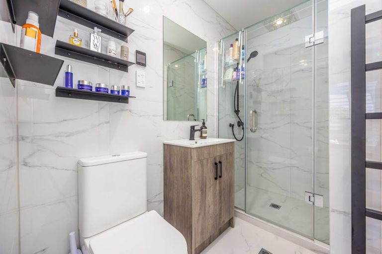 Photo of property in 9/5 Hikurangi Street, Te Atatu Peninsula, Auckland, 0610