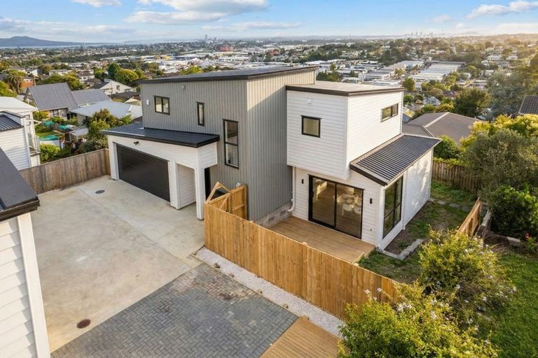 Photo of property in 39c Target Road, Totara Vale, Auckland, 0629