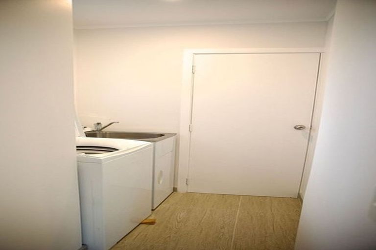 Photo of property in 1a Kiwi Esplanade, Mangere Bridge, Auckland, 2022