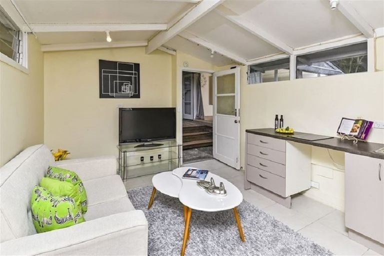 Photo of property in 32 Greenhithe Road, Greenhithe, Auckland, 0632