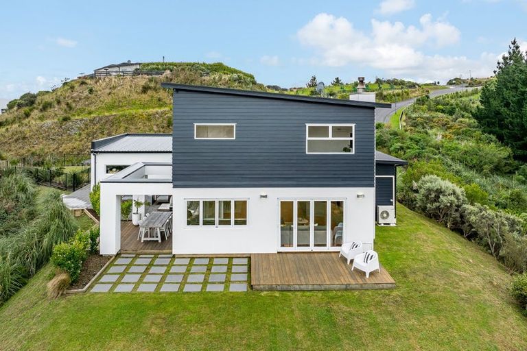 Photo of property in 32 Pacific View, Whitby, Porirua, 5024