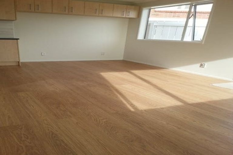 Photo of property in 104 Bleakhouse Road, Mellons Bay, Auckland, 2014