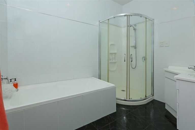 Photo of property in 27 Norcross Avenue, Henderson, Auckland, 0612