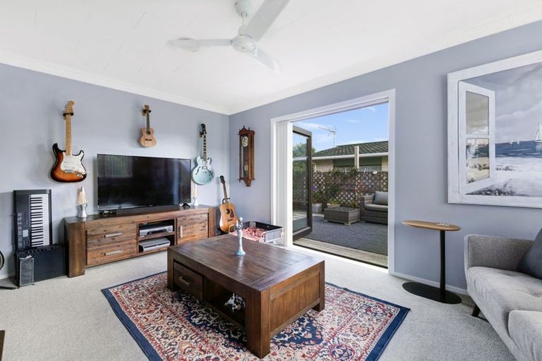 Photo of property in 2/14 Burns Street, Westown, New Plymouth, 4310