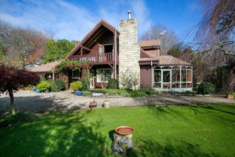 Photo of property in 261 Shakespeare Street, Leamington, Cambridge, 3432