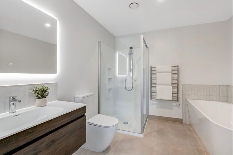 Photo of property in 5 Kawau Close, Orewa, 0931