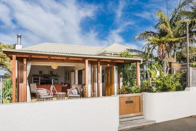 Photo of property in 35 Hospital Terrace, Hospital Hill, Napier, 4110