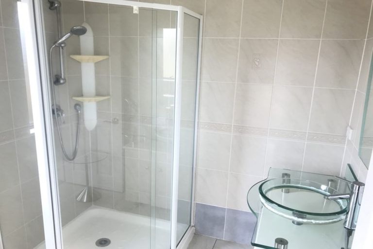 Photo of property in 132 Hugh Green Drive, Pinehill, Auckland, 0632