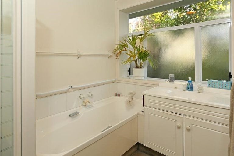 Photo of property in 53 Jaemont Avenue, Te Atatu South, Auckland, 0610