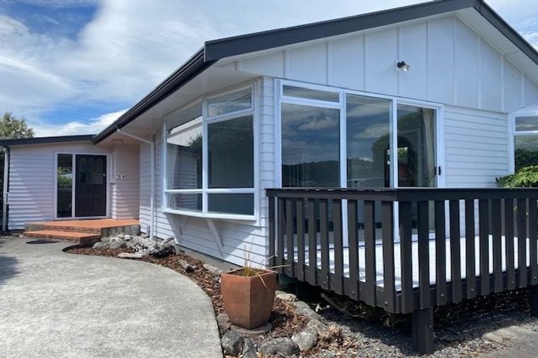 Photo of property in 5 Parera Grove, Heretaunga, Upper Hutt, 5018