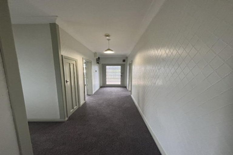 Photo of property in 17 Wallath Road, Westown, New Plymouth, 4310