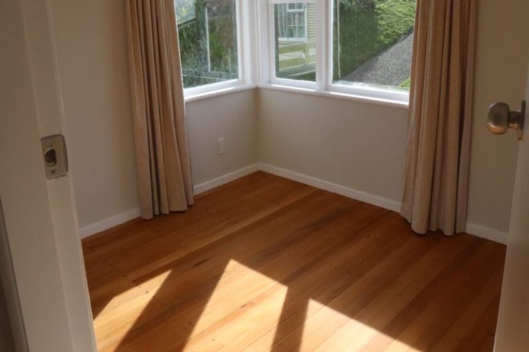 Photo of property in 49 Stewart Drive, Newlands, Wellington, 6037