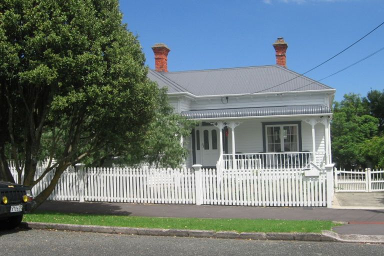 Photo of property in 7 Ewen Alison Avenue, Devonport, Auckland, 0624