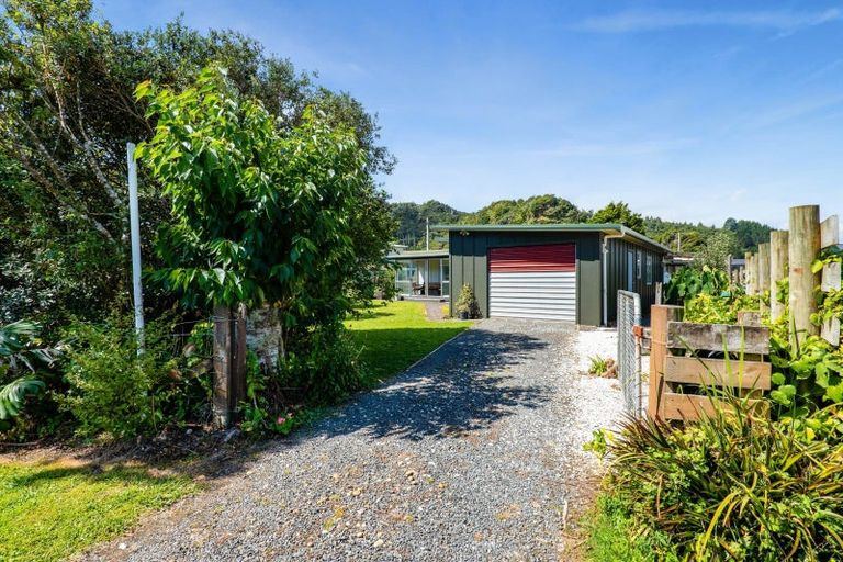 Photo of property in 2 Hills Road, Tongaporutu, Urenui, 4378