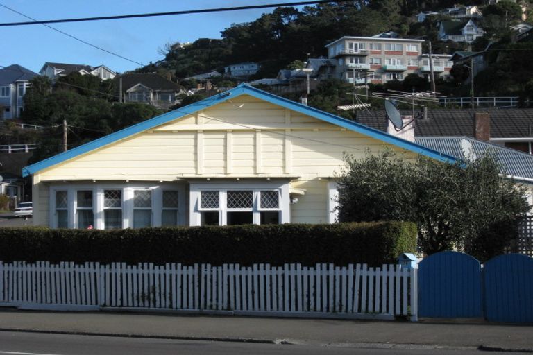 Photo of property in 76 Kilbirnie Crescent, Kilbirnie, Wellington, 6022