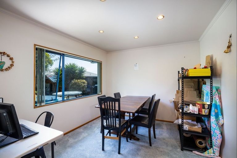 Photo of property in 10d Kinross Drive, Merrilands, New Plymouth, 4312