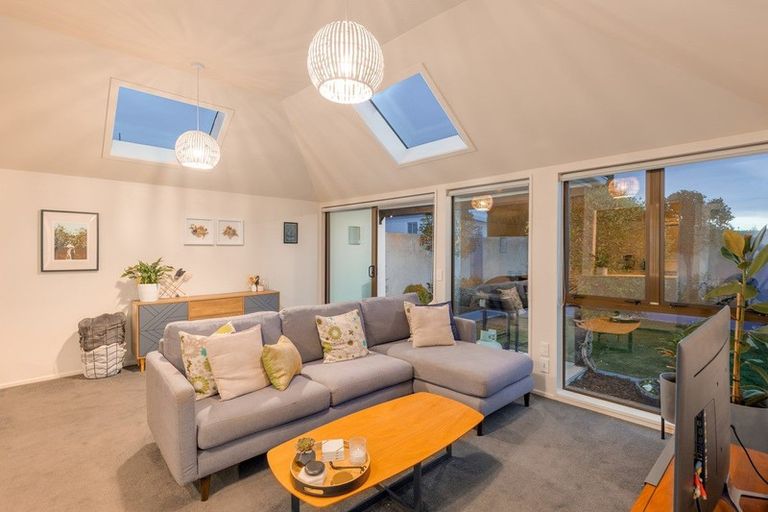 Photo of property in 2/122 Colombo Street, Sydenham, Christchurch, 8023