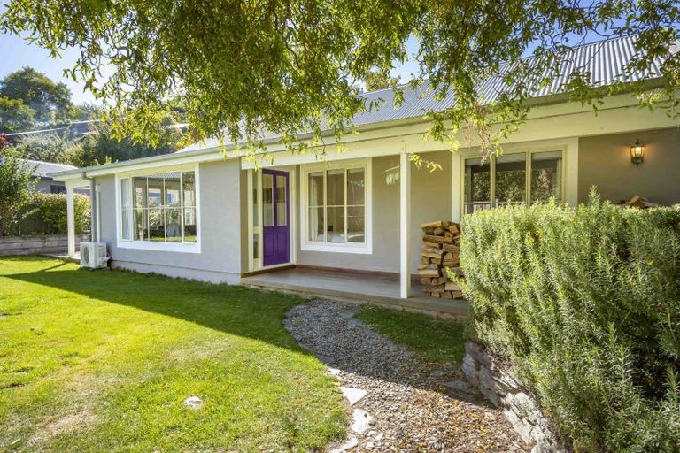 Photo of property in 9 Mcdonnell Road, Arrowtown, 9302