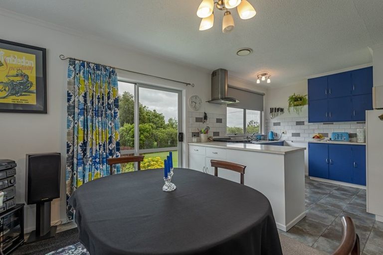 Photo of property in 2 Farmer Street, Sanson, 4817