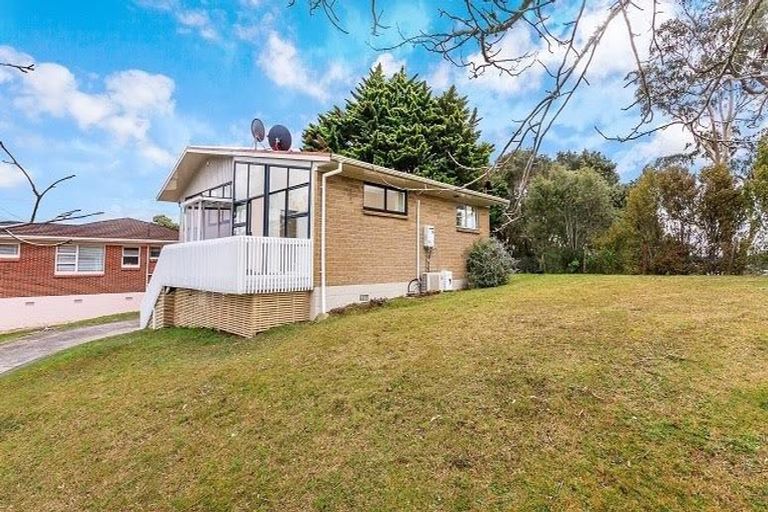 Photo of property in 17 Valley View Road, Glenfield, Auckland, 0629