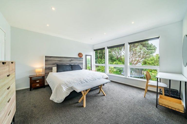 Photo of property in 20 Raroa Place, Pukerua Bay, 5026