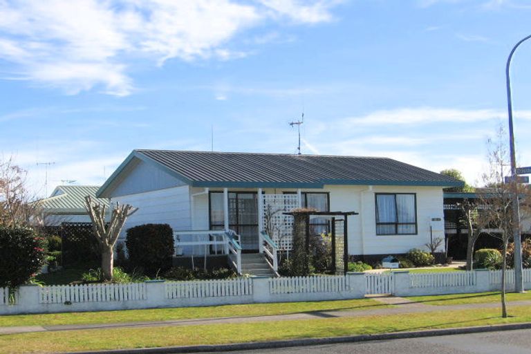 Photo of property in 22 Lloyd Drive, Nawton, Hamilton, 3200