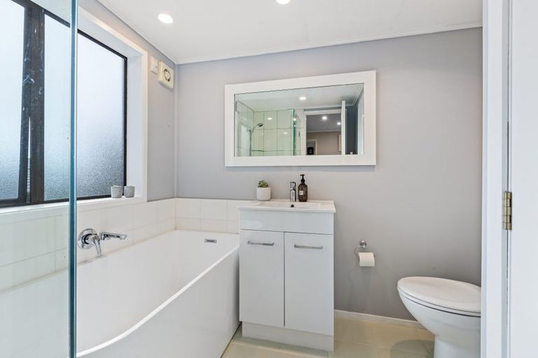 Photo of property in 504 Beach Road, Murrays Bay, Auckland, 0630