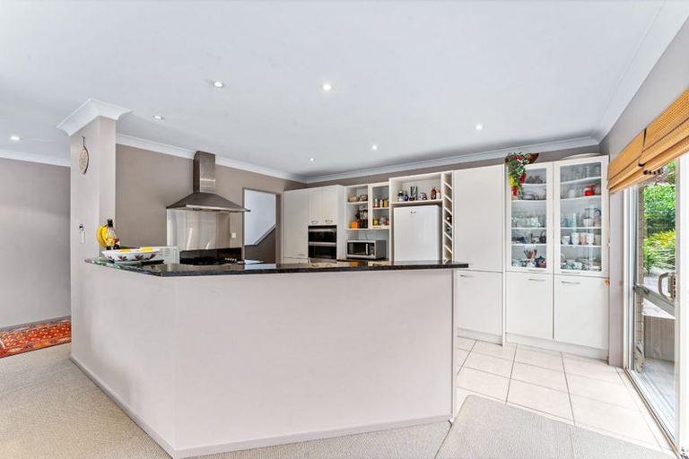 Photo of property in 12 Stonedge Lane, Rosedale, Auckland, 0632