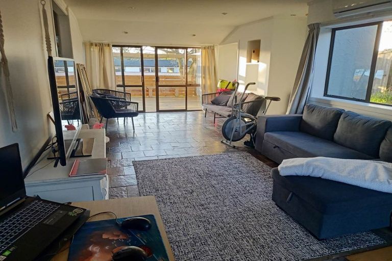 Photo of property in 19 Newport Place, Forrest Hill, Auckland, 0620