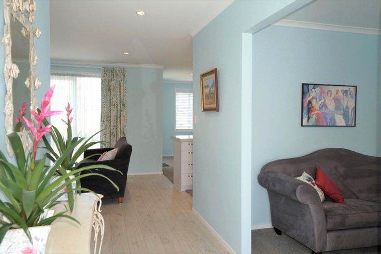 Photo of property in 9 Barbados Way, One Tree Point, 0118