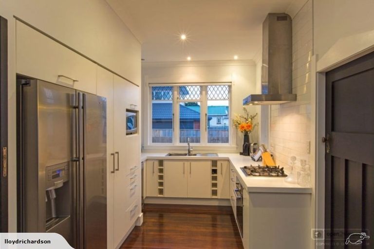 Photo of property in 39 Cambridge Terrace, Waiwhetu, Lower Hutt, 5010