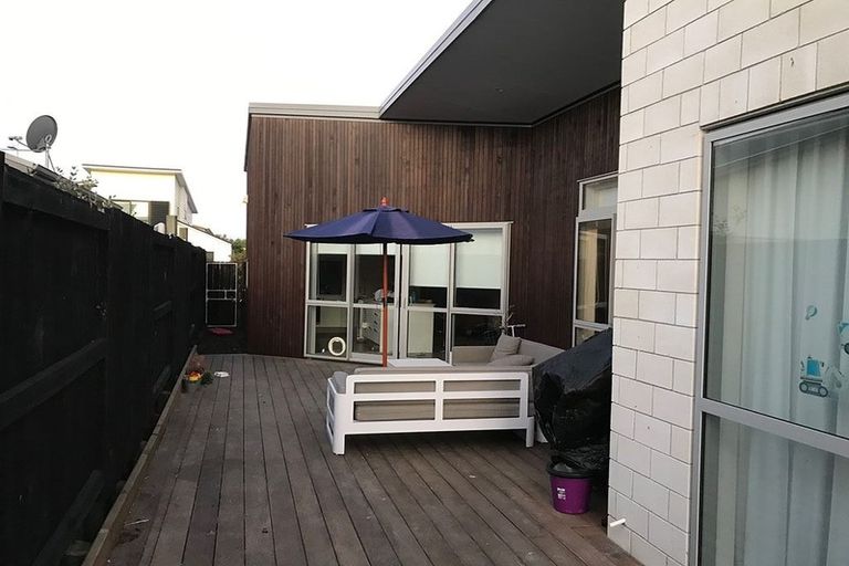 Photo of property in 33 Kanuka Road, Hobsonville, Auckland, 0616