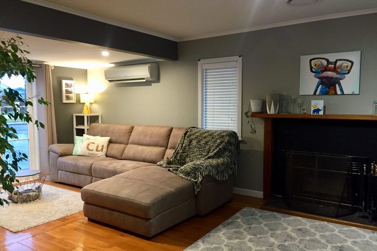 Photo of property in 25 Longburn Road, Henderson, Auckland, 0610